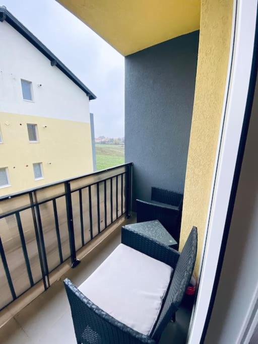 Apartament 2 Camere Modern Si Confortabil Giroc Exterior photo